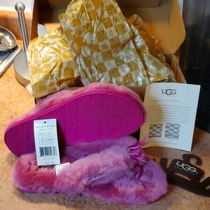 Uggs fluff flip flops